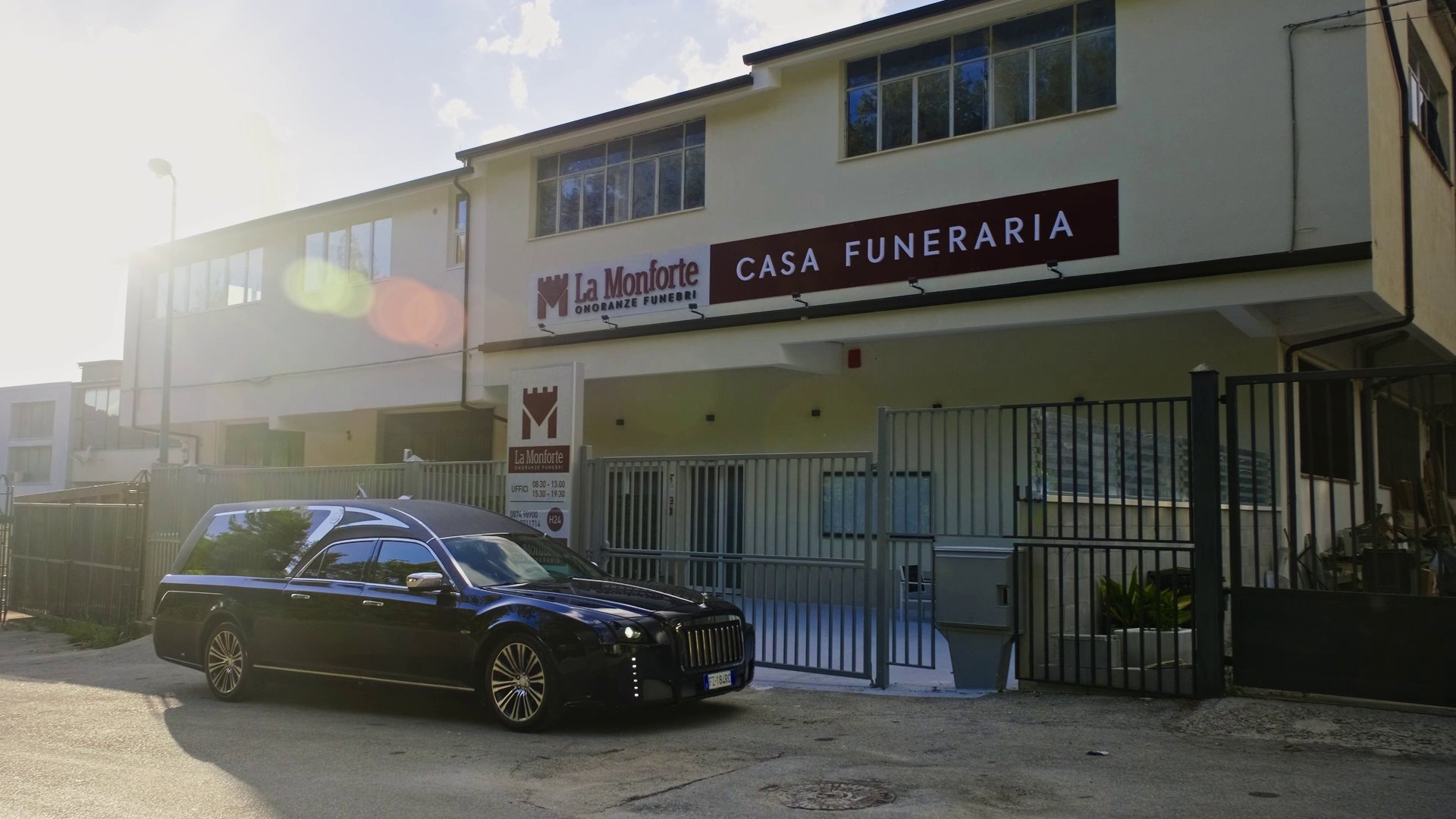 Facciata della Casa Funeraria La Monforte